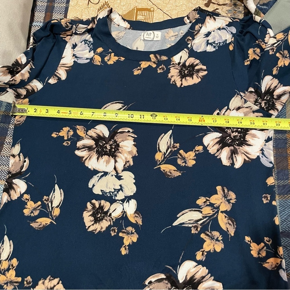 Maurice’s 24/7 women’s top size XL used in good condition blue floral accents - Picture 6 of 7